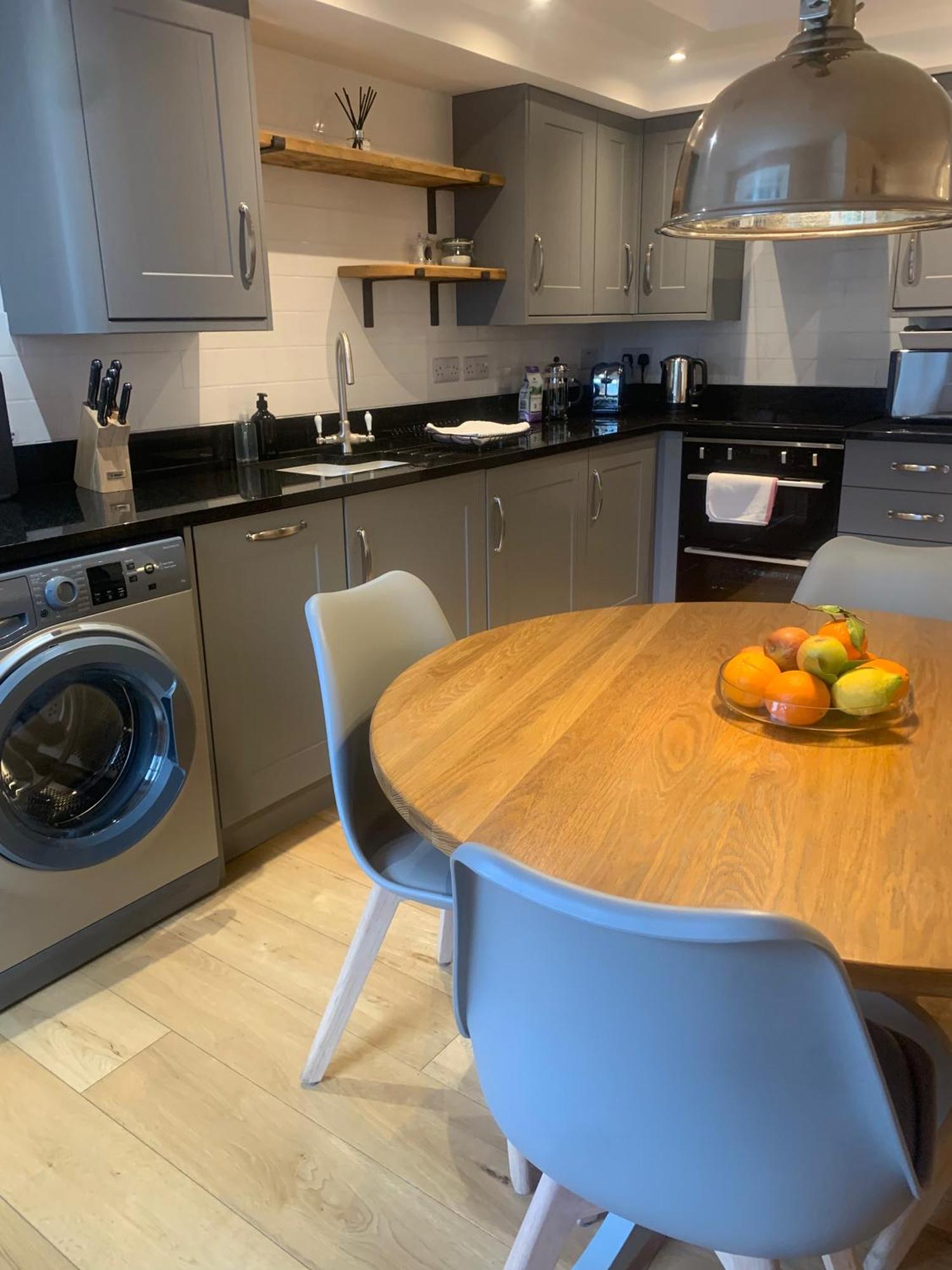 Georgian Holiday Apartment In بوسكاسِل المظهر الخارجي الصورة
