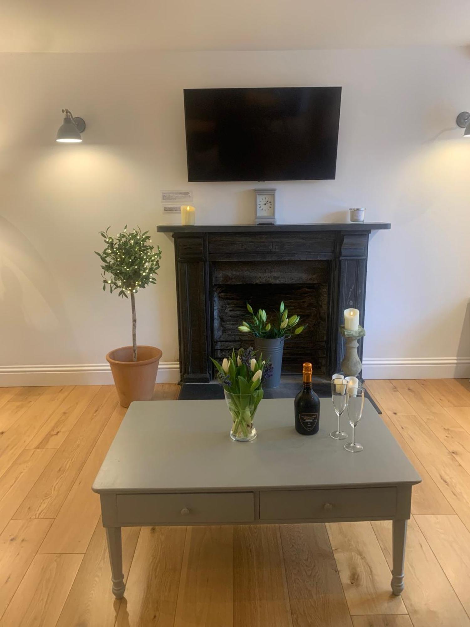 Georgian Holiday Apartment In بوسكاسِل المظهر الخارجي الصورة