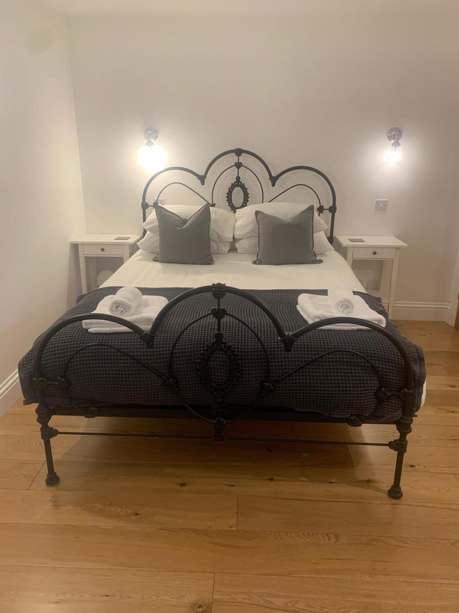 Georgian Holiday Apartment In بوسكاسِل المظهر الخارجي الصورة