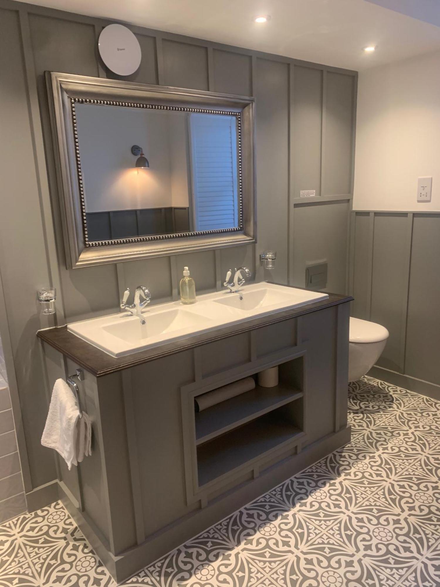 Georgian Holiday Apartment In بوسكاسِل المظهر الخارجي الصورة